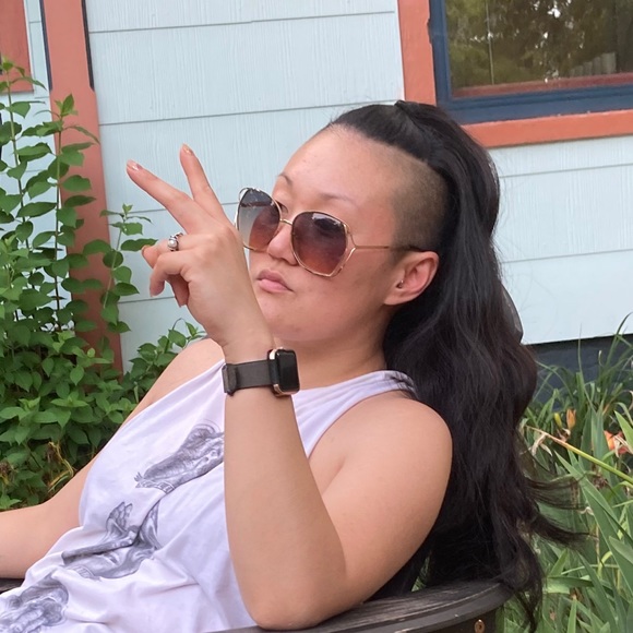 Meet your Posher, Jeena - Picture 2 of 3